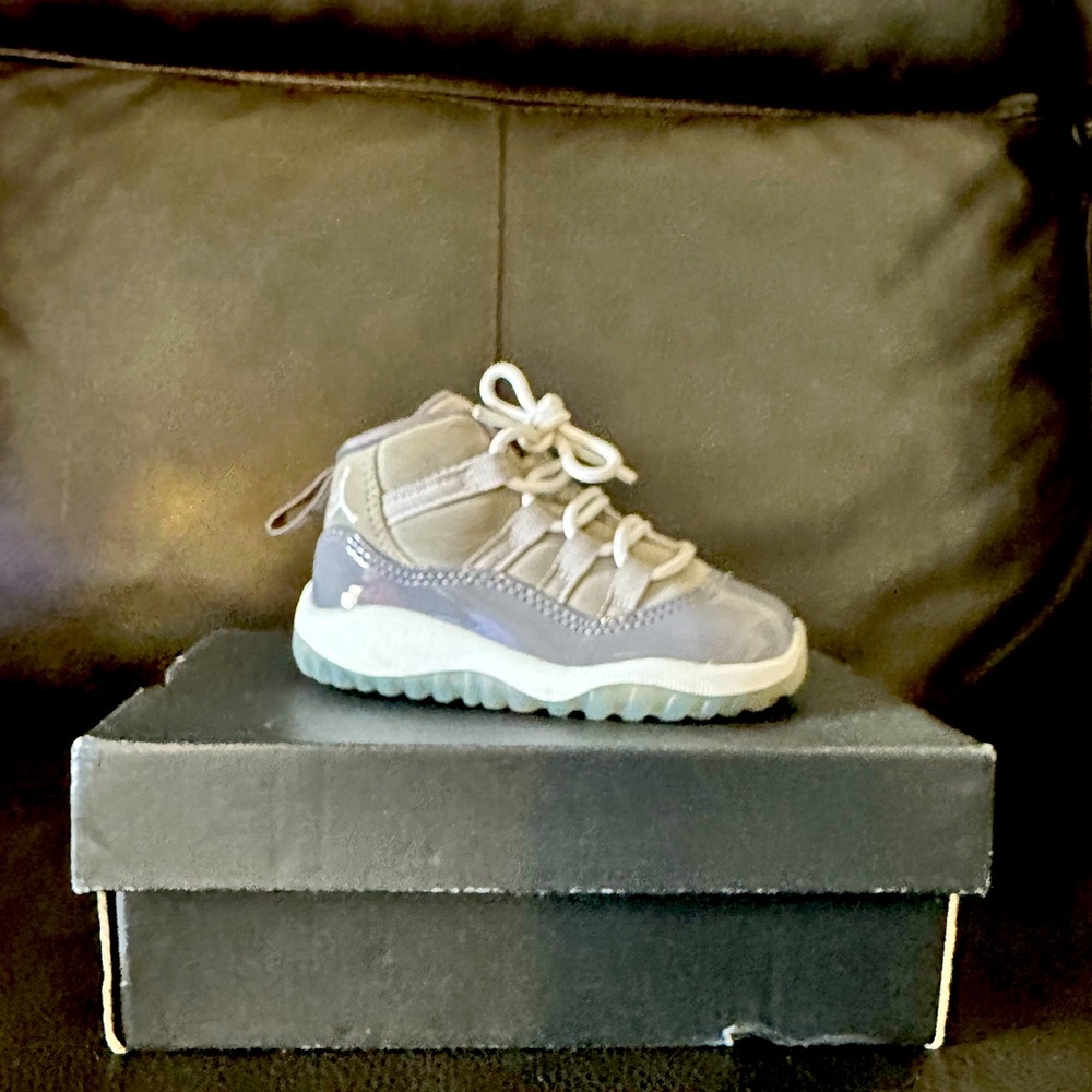 Toddler Jordan 11s size 5c